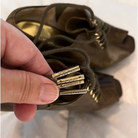 Michael Kors, leather high heel shoes, olive color, peep toes - Picture 6 of 16